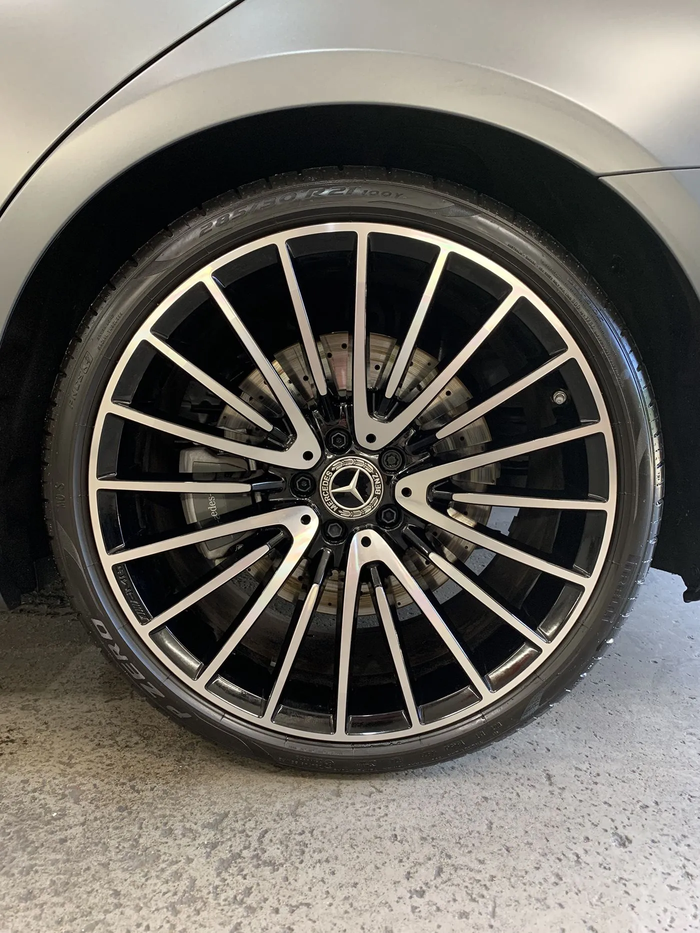 Mercedes wheel and tire after detailing